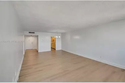 5401 Collins Ave #928, Miami Beach, FL 33140 - Photo 19