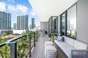 68 SE 6th St, Miami, FL 33131 - Photo 15
