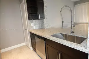 2831 N Oakland Forest Dr, Oakland Park, FL 33309 - Photo 3