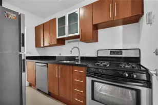 320 85th St, Miami Beach, FL 33141 - Photo 5