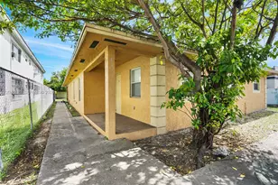812 NW 70th St, Miami, FL 33150 - Photo 3