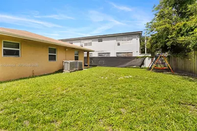812 NW 70th St, Miami, FL 33150 - Photo 5