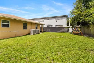 812 NW 70th St, Miami, FL 33150 - Photo 5