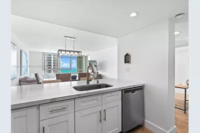 400 S Pointe Dr #1102, Miami Beach, FL 33139 - Photo 3