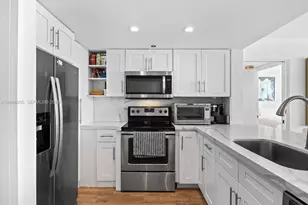400 South Pointe Dr, Miami Beach, FL 33139 - Photo 15