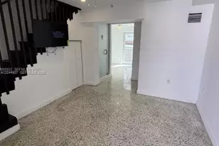 560 NW 1st St, Miami, FL 33128 - Photo 3