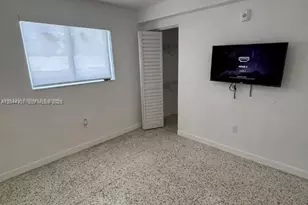 560 NW 1st St, Miami, FL 33128 - Photo 13
