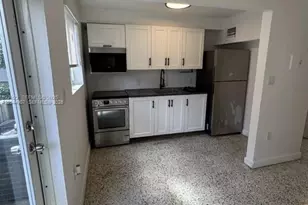 560 NW 1st St, Miami, FL 33128 - Photo 9