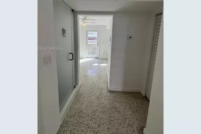 560 NW 1st St #7, Miami, FL 33128 - Photo 5