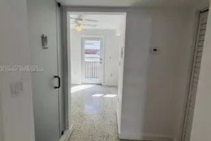 560 NW 1st St, Miami, FL 33128 - Photo 5