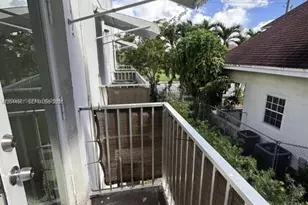 560 NW 1st St, Miami, FL 33128 - Photo 11