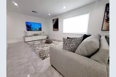 6324 NW 201st Ln, Hialeah, FL 33015 - Photo 13