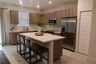 10467 NW 82nd St, Doral, FL 33178 - Photo 5