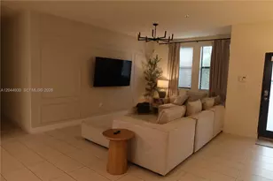 10467 NW 82nd St, Doral, FL 33178 - Photo 9