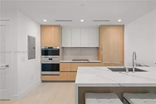 2411 Laguna Cir, Miami, FL 33181 - Photo 13