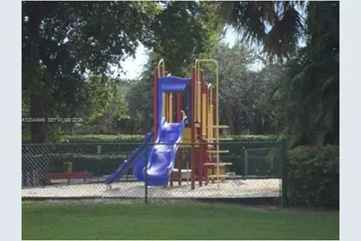731 N Pine Island Rd #305, Plantation, FL 33324 - Photo 17