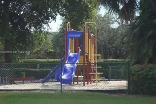 731 N Pine Island Rd, Plantation, FL 33324 - Photo 17