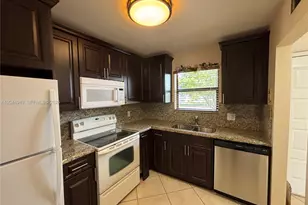 21909 Lake Forest Cir, Boca Raton, FL 33433 - Photo 3
