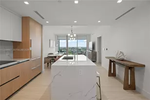 2411 Laguna Cir, Miami, FL 33181 - Photo 13
