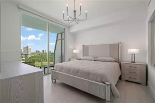 2411 Laguna Cir, Miami, FL 33181 - Photo 5