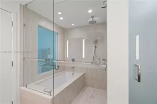 2411 Laguna Cir, Miami, FL 33181 - Photo 19