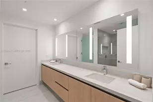 2411 Laguna Cir, Miami, FL 33181 - Photo 15