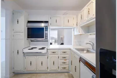 6900 Bay Dr #6H, Miami Beach, FL 33141 - Photo 9