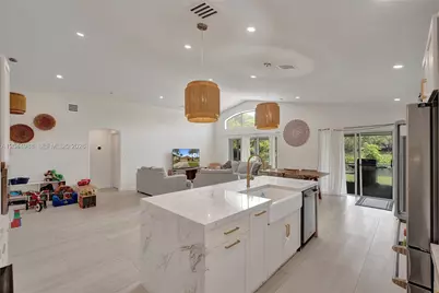 19473 NW 24th Pl, Pembroke Pines, FL 33029 - Photo 11