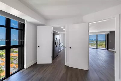 1000 Quayside Ter #1702, Miami, FL 33138 - Photo 3