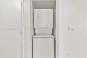 950 Brickell Bay Dr, Miami, FL 33131 - Photo 15