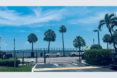 1440 Brickell Bay Dr #810, Miami, FL 33131 - Photo 13