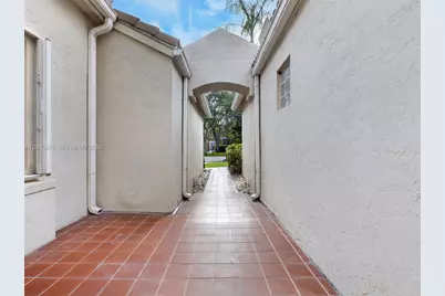 1520 Seabay Rd, Weston, FL 33326 - Photo 15