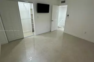 1560 W 46th St, Hialeah, FL 33012 - Photo 15