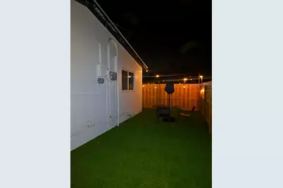 1131 N 75th Ave, Hollywood, FL 33024 - Photo 11