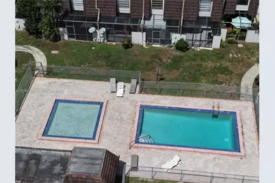 8985 Palm Tree Ln #8985, Pembroke Pines, FL 33024 - Photo 31