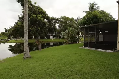 8985 Palm Tree Ln #8985, Pembroke Pines, FL 33024 - Photo 5
