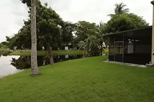 8985 Palm Tree Ln, Pembroke Pines, FL 33024 - Photo 5