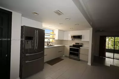 8985 Palm Tree Ln #8985, Pembroke Pines, FL 33024 - Photo 13