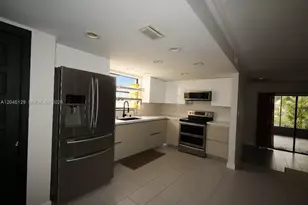 8985 Palm Tree Ln, Pembroke Pines, FL 33024 - Photo 13