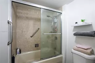 1800 NE 114th St, Miami, FL 33181 - Photo 11