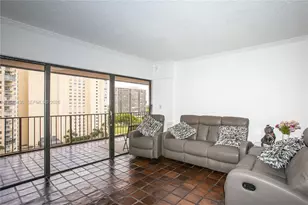 1800 NE 114th St, Miami, FL 33181 - Photo 3
