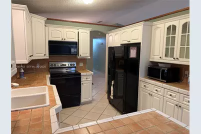 3262 SW 139th Pl, Miami, FL 33175 - Photo 9