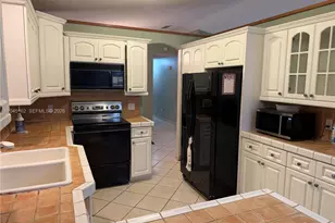 3262 SW 139th Pl, Miami, FL 33175 - Photo 9