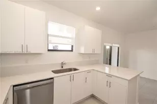270 SW 159th Pl, Pembroke Pines, FL 33027 - Photo 5