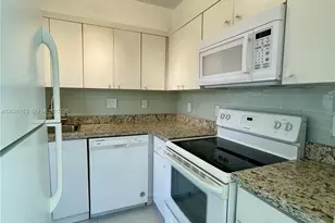 220 Kings Point Dr, Sunny Isles Beach, FL 33160 - Photo 13