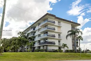 555 NW 4th Ave, Boca Raton, FL 33432 - Photo 17