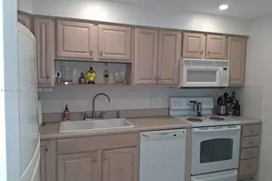 555 NW 4th Ave, Boca Raton, FL 33432 - Photo 3