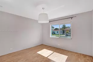 9040 Carlyle Ave, Surfside, FL 33154 - Photo 25