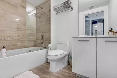 1300 Brickell Bay Dr #2713, Miami, FL 33131 - Photo 9