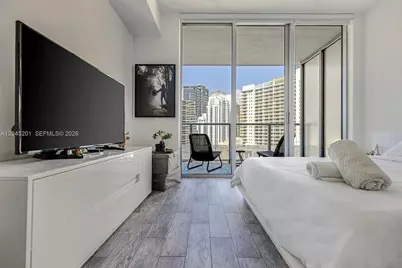 1300 Brickell Bay Dr #2713, Miami, FL 33131 - Photo 3